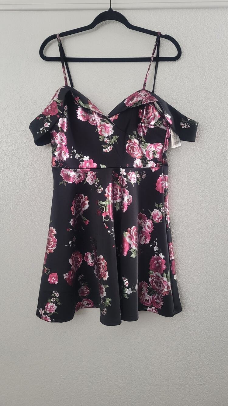 City Triangles Juniors 11 Floral Cold Shoulder Fit & Flare Dress NWT Black